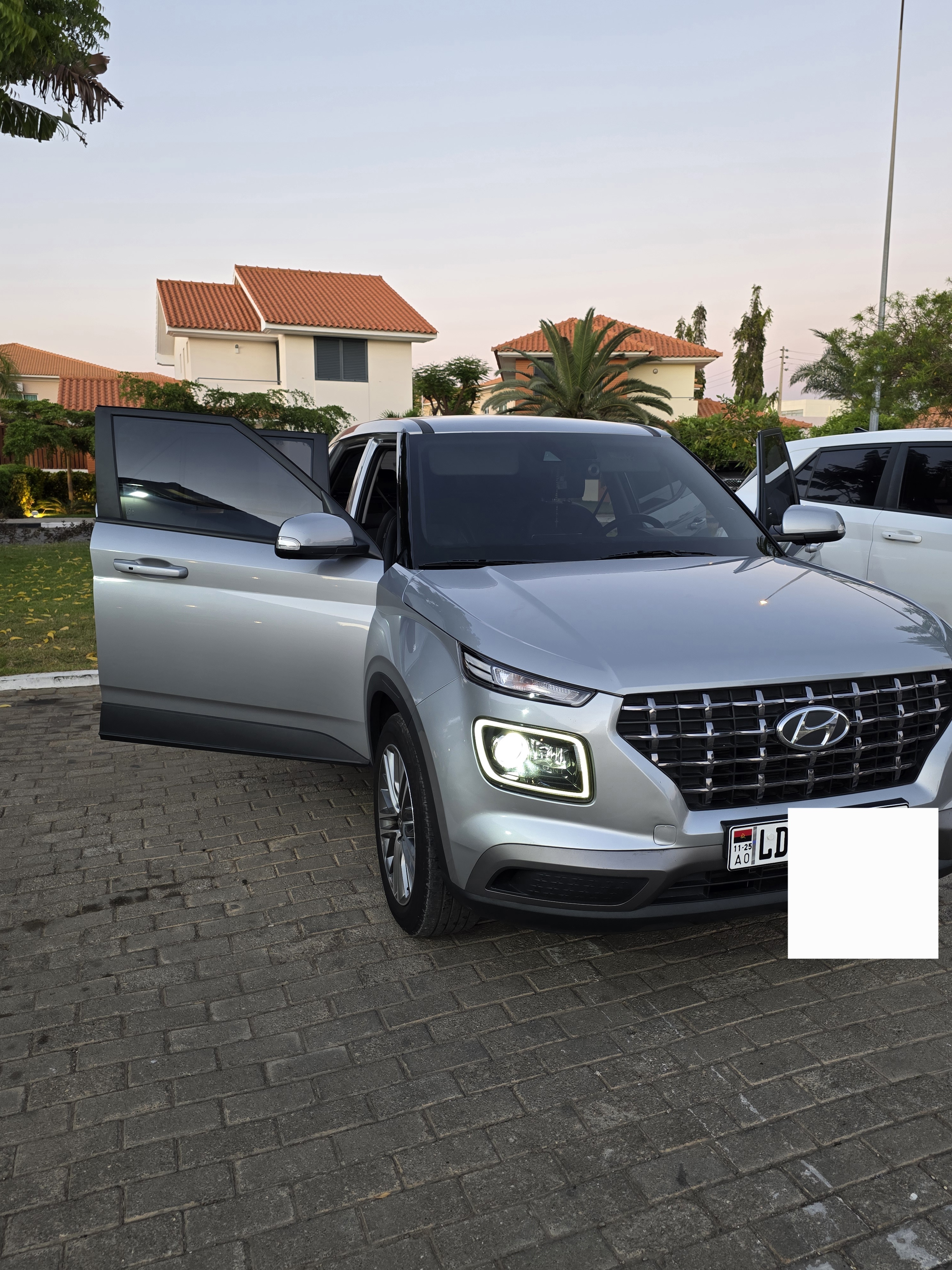 HYUNDAI Venue No Micate