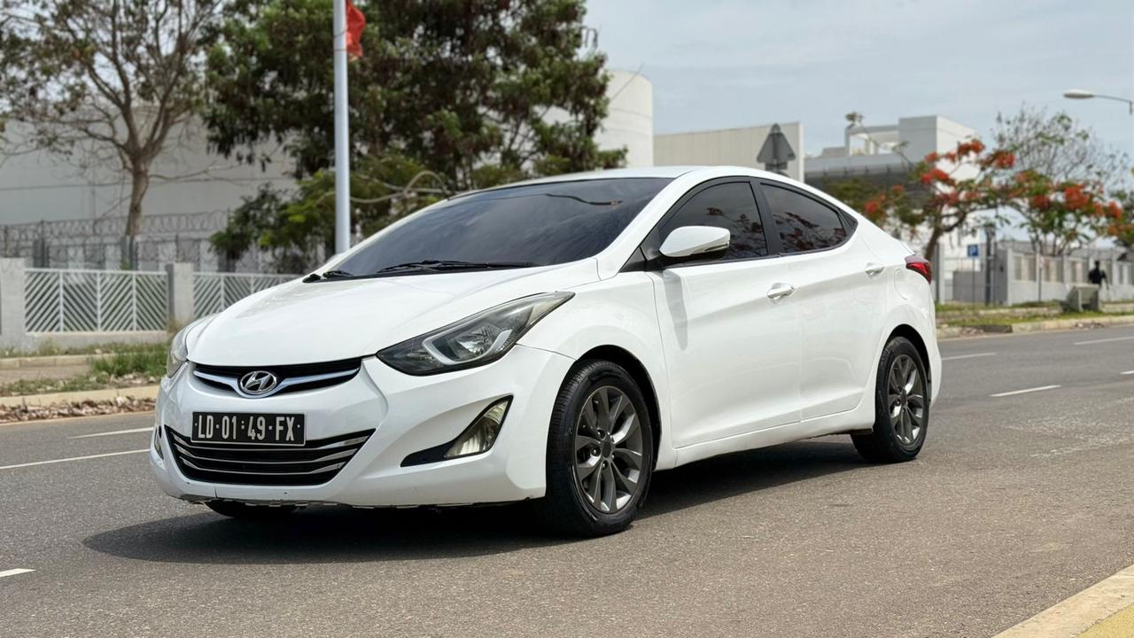 HYUNDAI  ELANTRA DISPONÍVEL